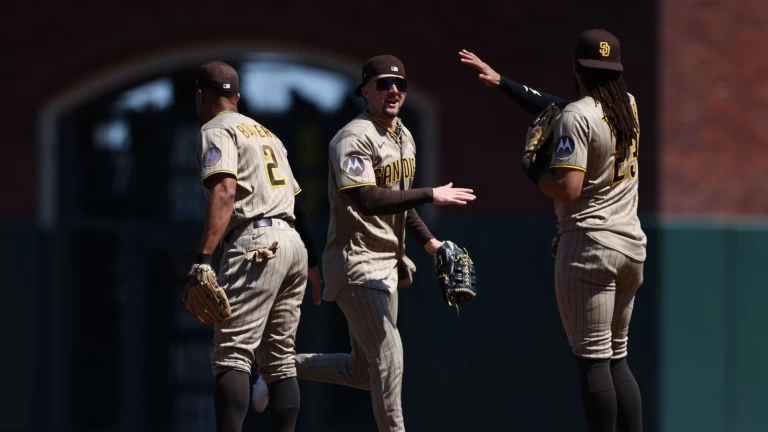 Late offense lifts Padres to series win over Giants