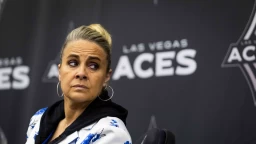 Aces' Becky Hammon slams defense after 'intruder' reaches kitchen in lopsided loss