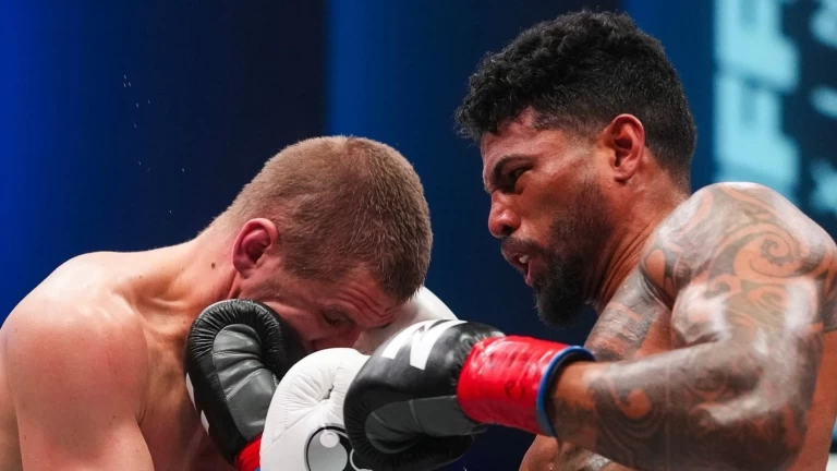Mosley Jr. delivers career-best performance, stops Bohachuk in six at Zuffa Boxing 6