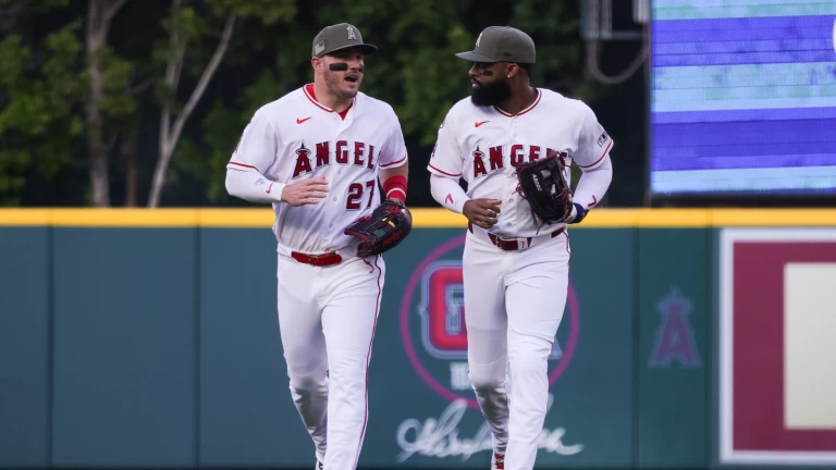 O'Hoppe leaves early, Angels suffer loss at the hands of Dodger home run derby