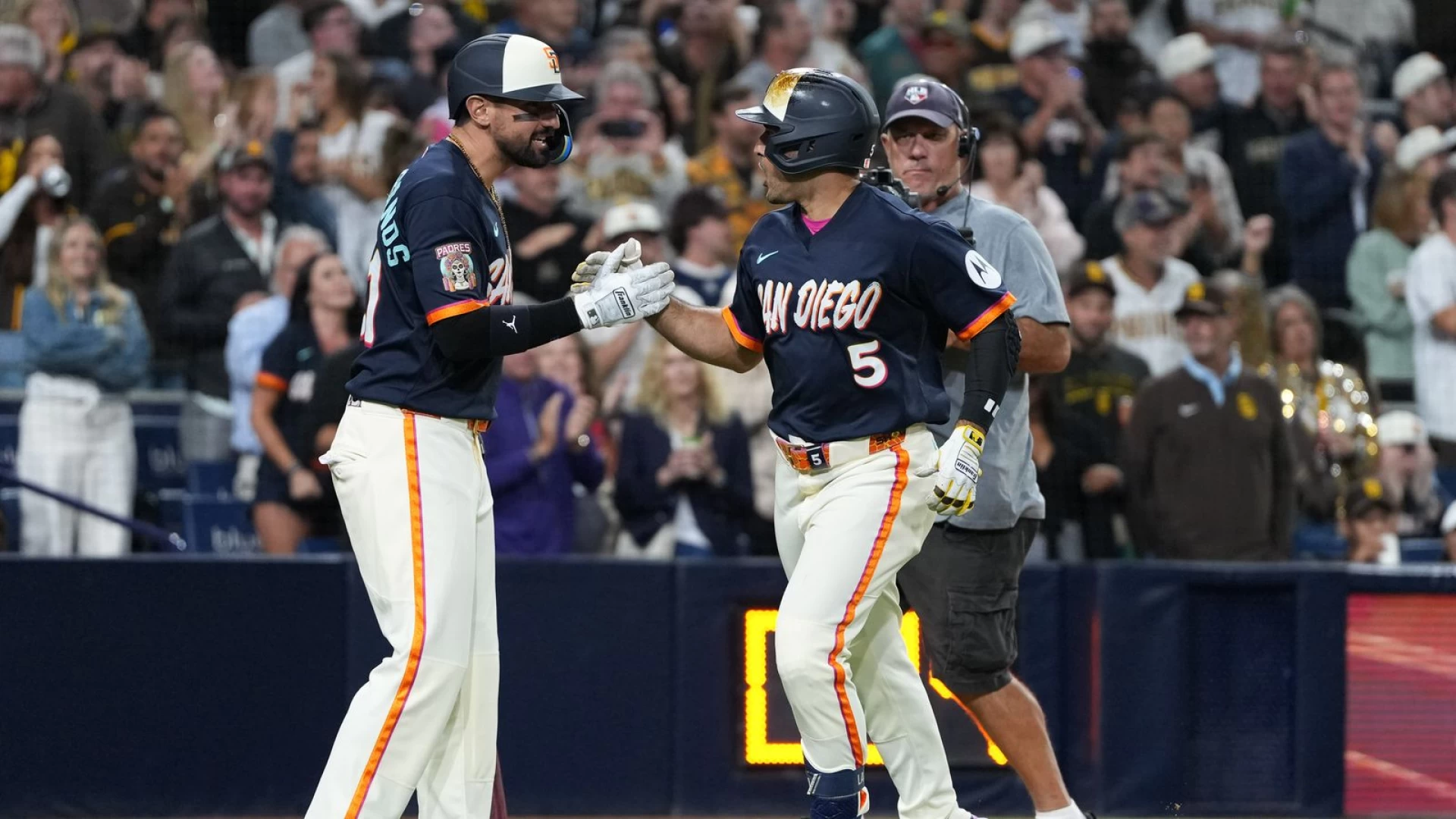 Laureano, Padres use late-inning surge to power past Athletics