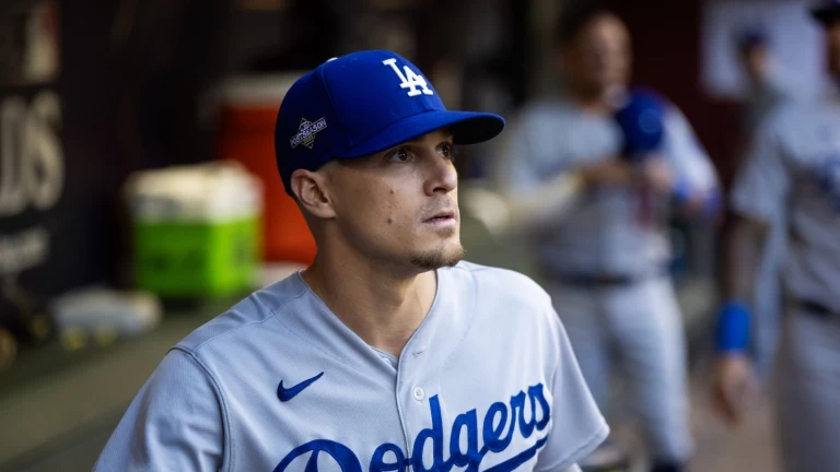 Dodgers Notebook: Kike Hernández returns, Dave Roberts provided injury updates