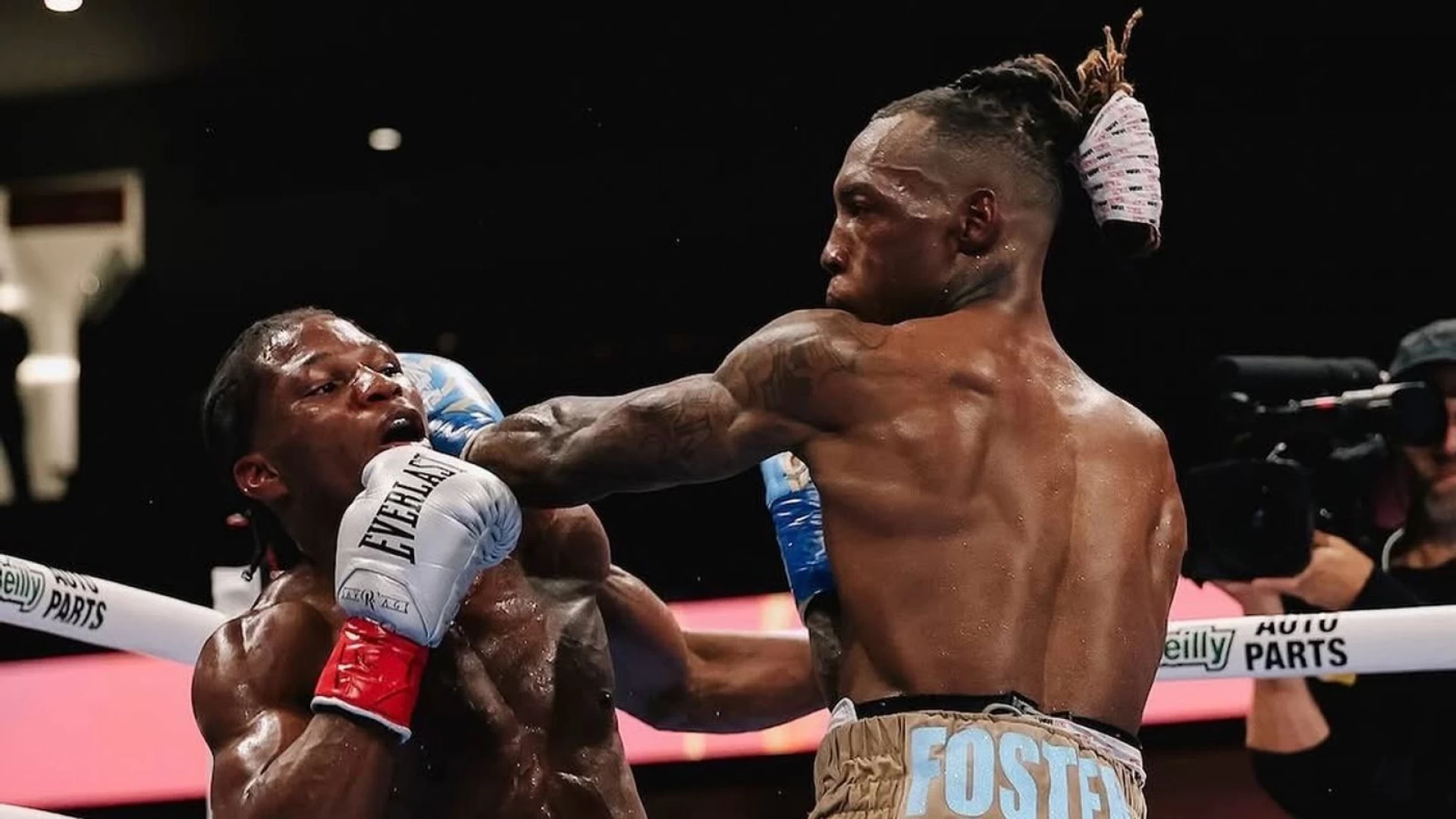 O'Shaquie Foster retains WBC super featherweight title against Raymond Ford by majority decision