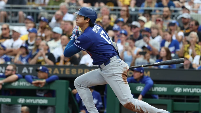 Dodgers hold off Pirates as Ohtani exits with knee inflammation