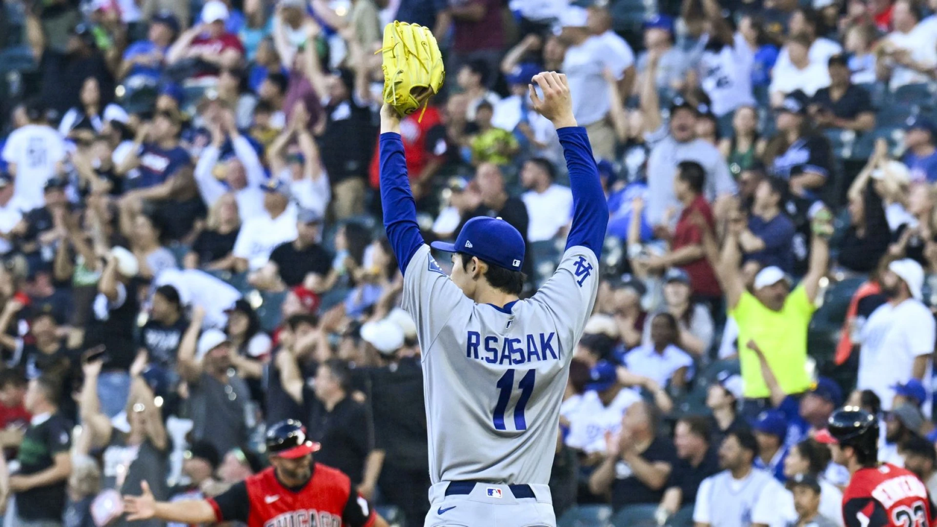 Sasaki can't escape fifth as Dodgers drop opener to White Sox