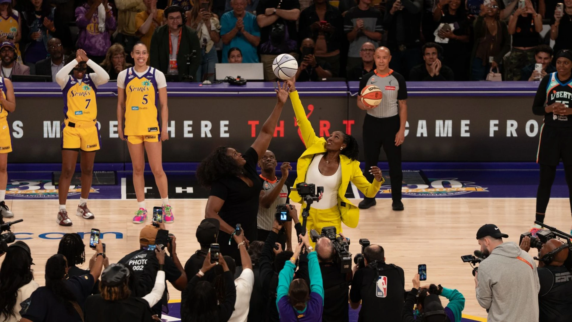 Sparks celebrate 30 years of the WNBA by recreating the league's inaugural game against the Liberty