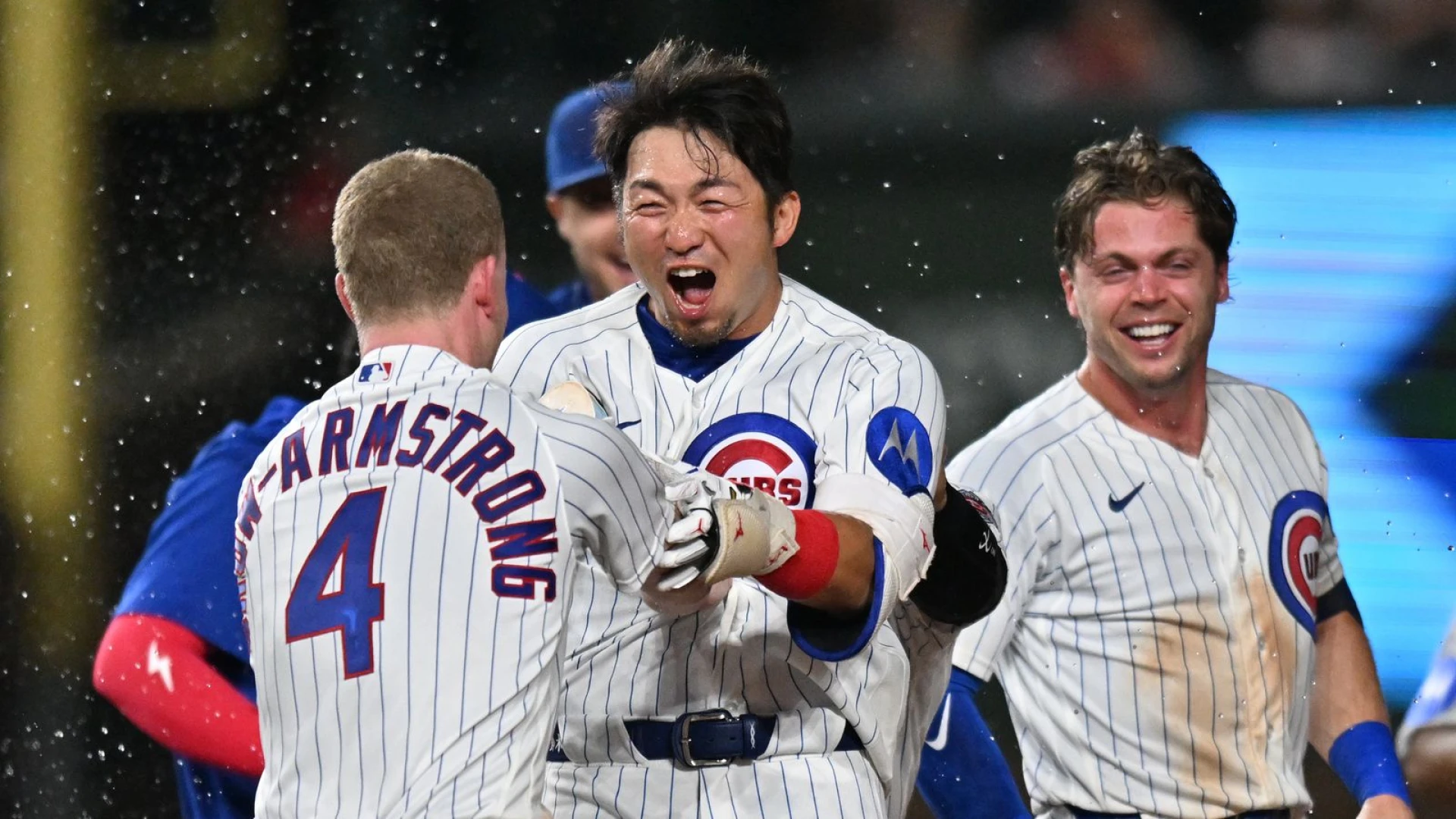 Suzuki's walk-off single hands Padres third straight loss