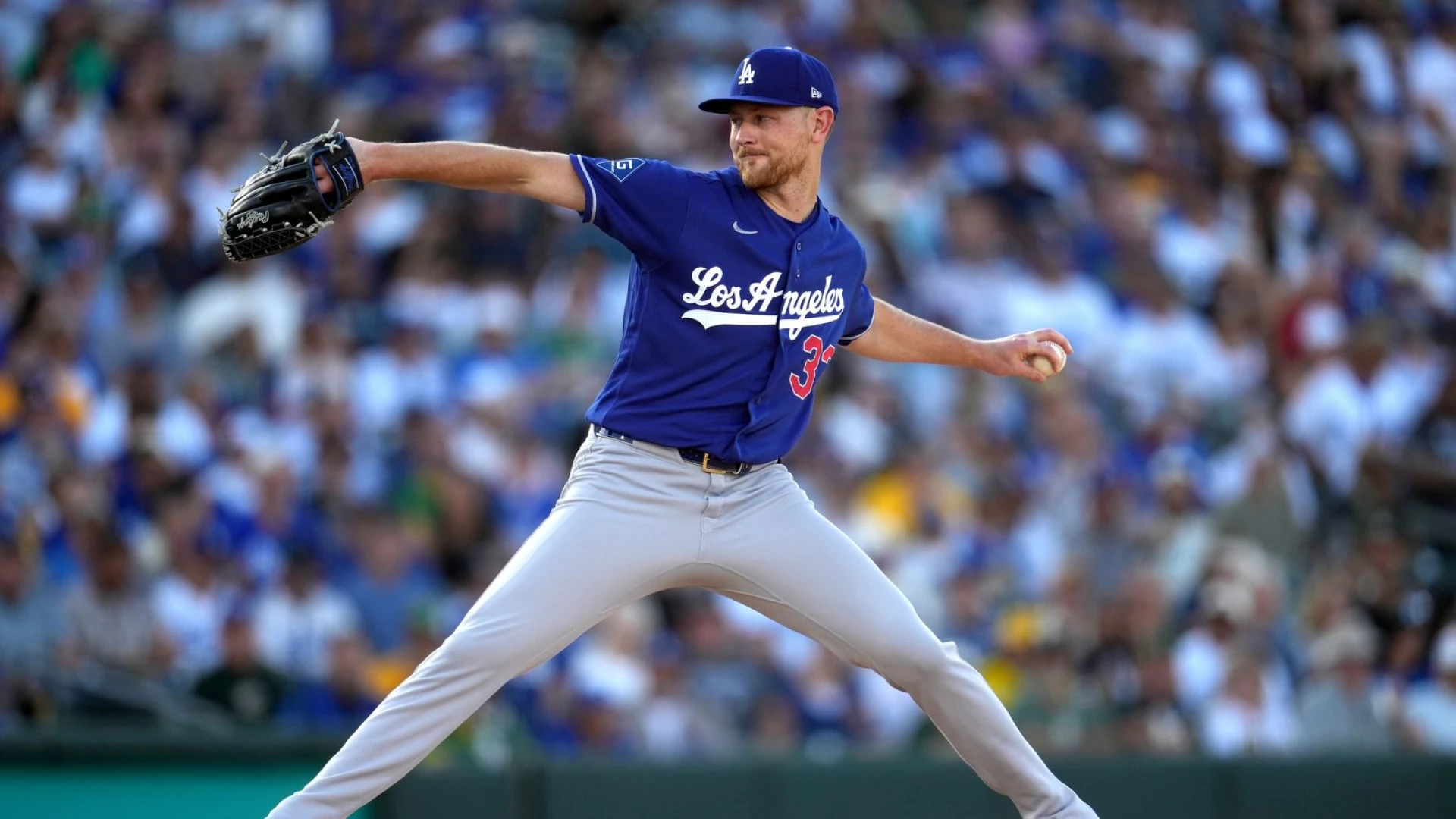 Dodgers ride Lauer, three homers in win over A's