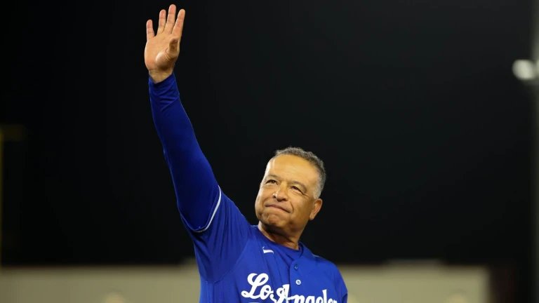 Dave Roberts reaches 1,000 wins in Dodgers win over A's