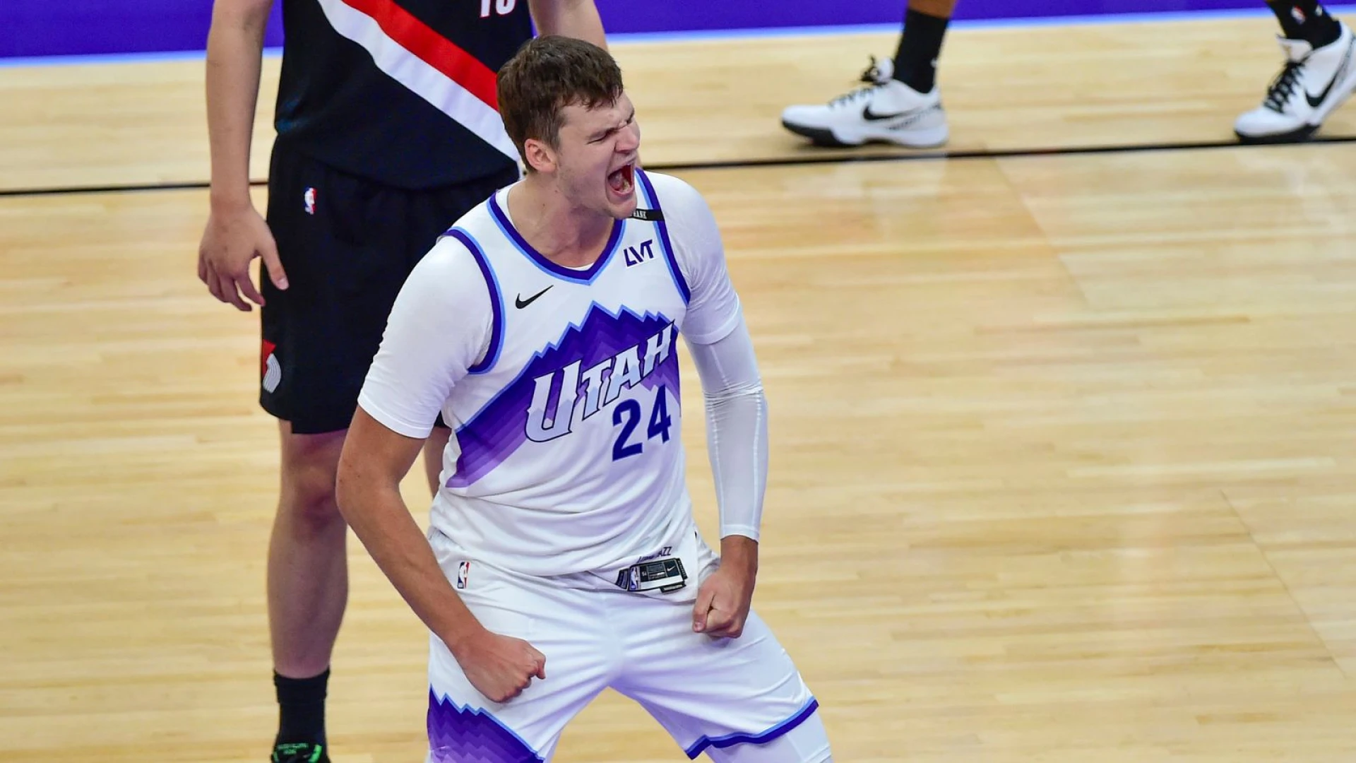 Lakers land Walker Kessler in blockbuster trade with Jazz