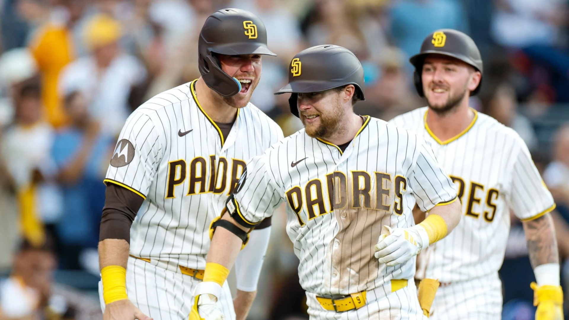 Jake Cronenworth shakes off scare, powers Padres past Diamondbacks