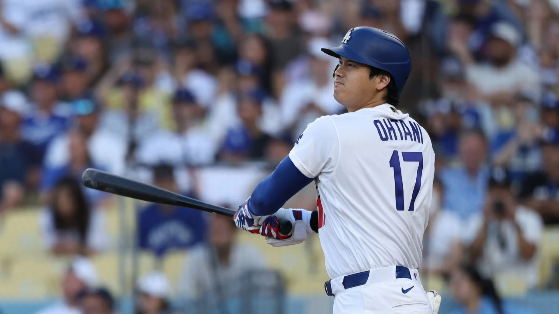Shohei Ohtani hits No. 300 as Dodgers' bullpen struggles
