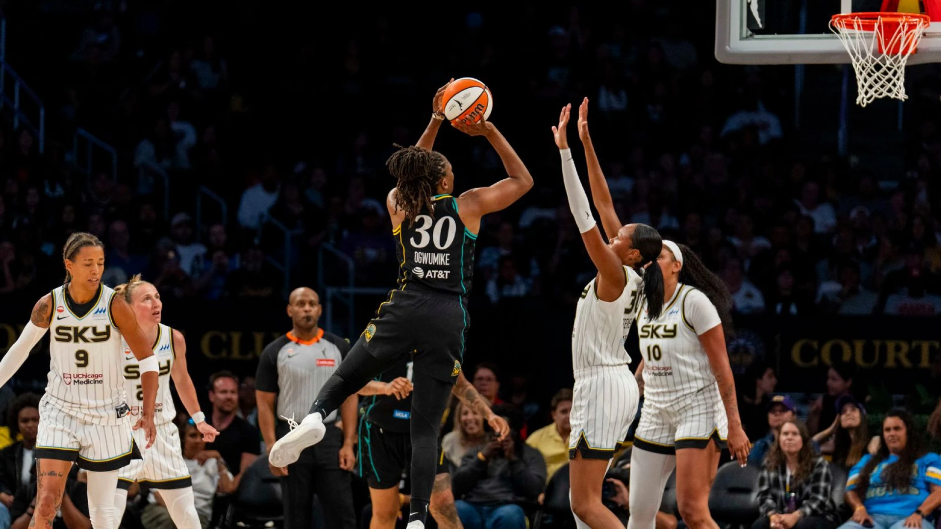 Sparks beat Sky for second straight 100-Point performance
