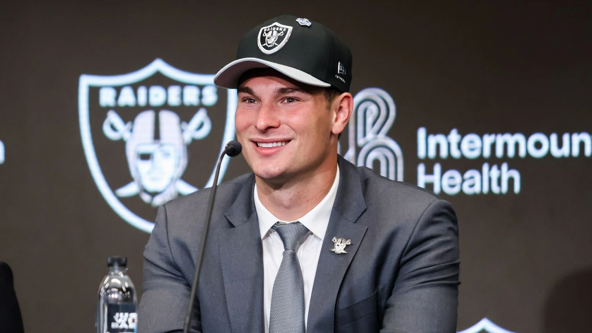 Why Klint Kubiak is refusing to force Fernando Mendoza out there?