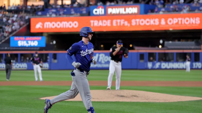 Kyle Tucker stays hot, Yoshinobu Yamamoto delivers as Dodgers hold off Mets for fourth straight win