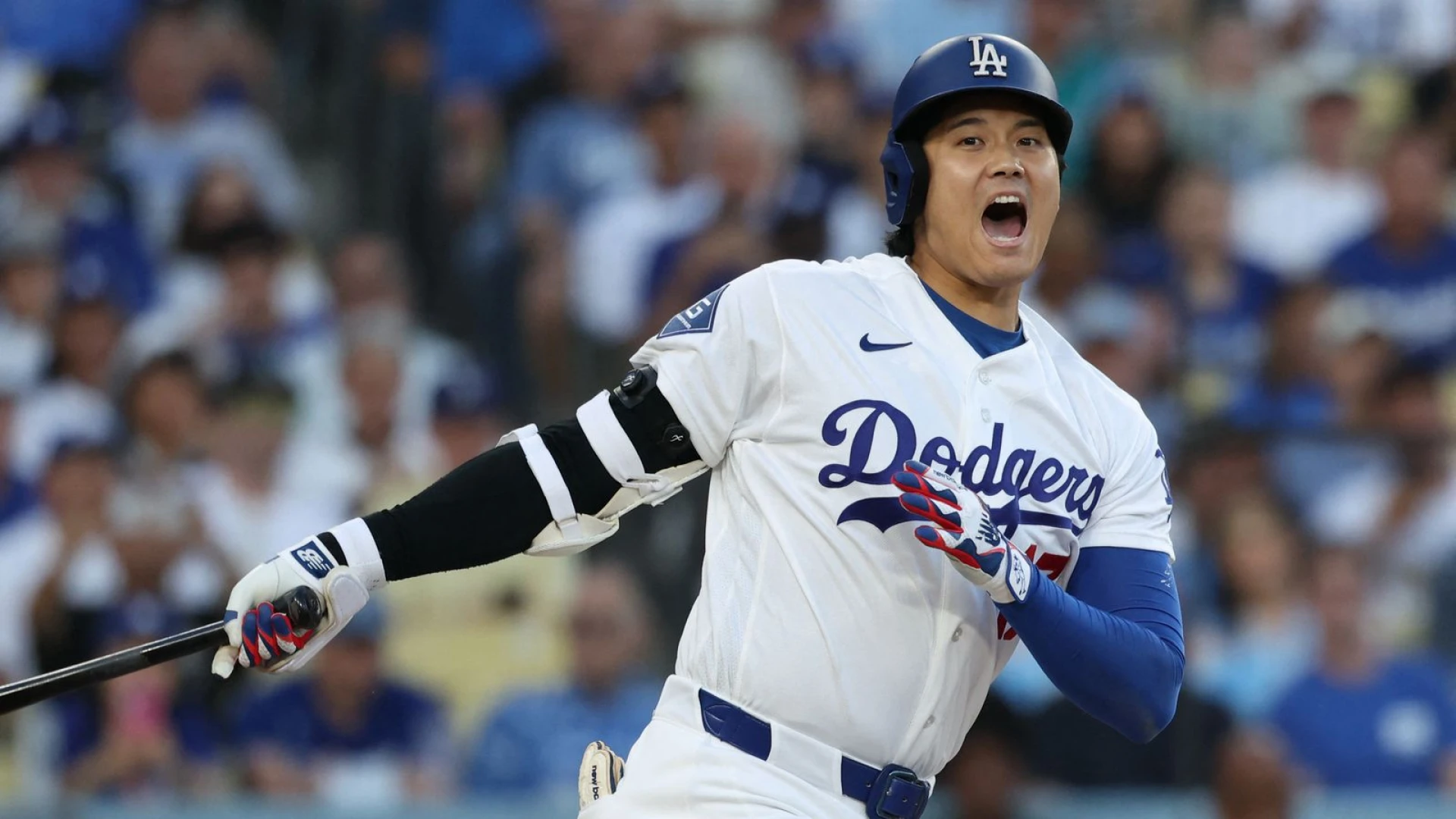Dodgers give Shohei Ohtani day off due to knee soreness