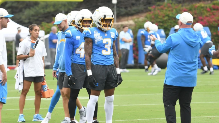 Chargers' 1st padded practice brings intensity, Slater injury update, O-line battle takes shape