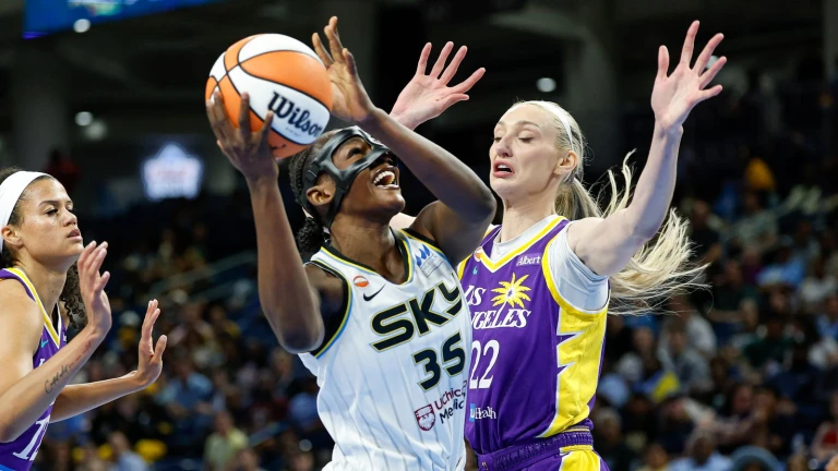 Sparks lose 7 of last 8 games after Sky's big fourth quarter