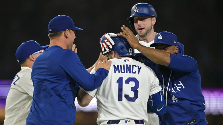 Muncy walks it off as Snell dazzles in Dodgers return