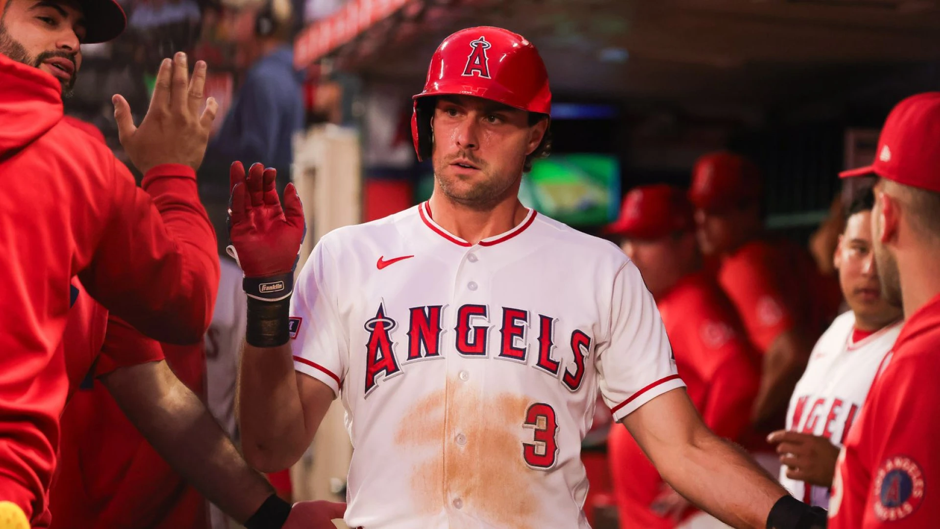 Bats erupt, Angels take series over Rangers