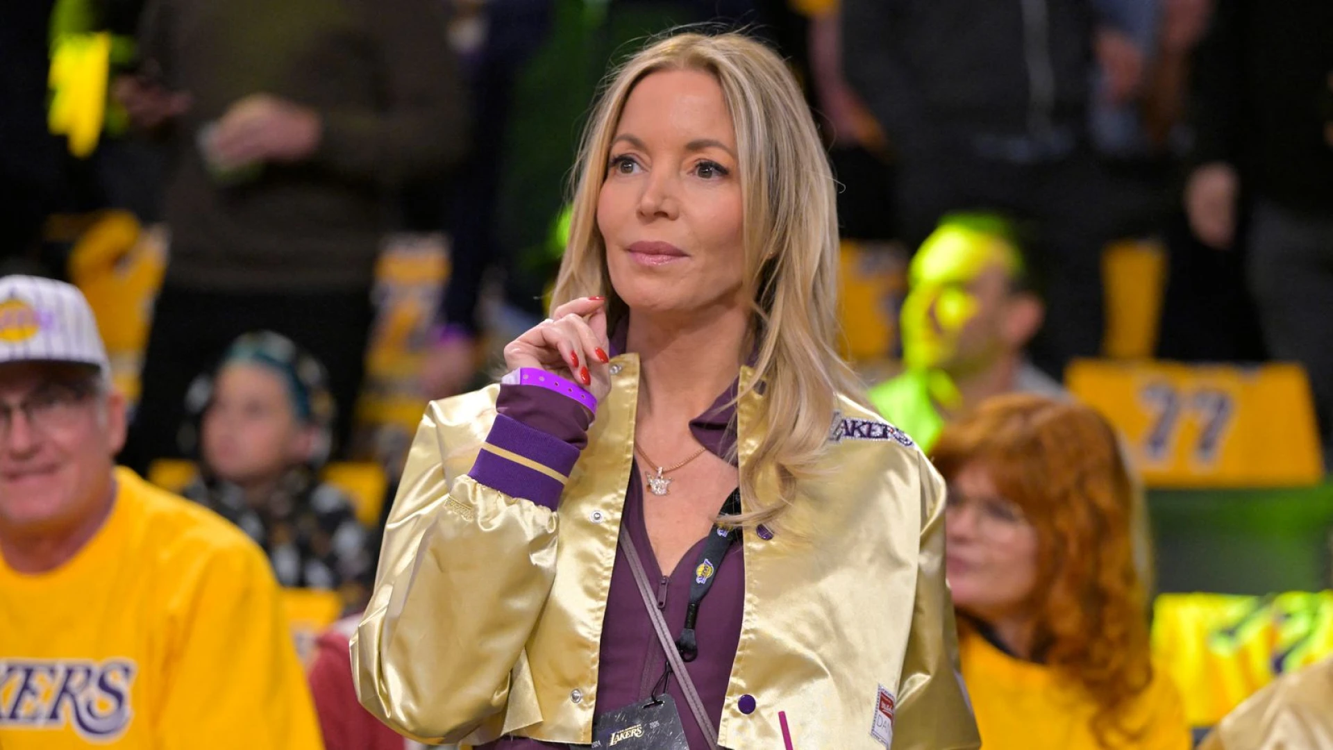 Buss family to sell remaining Lakers ownership stake