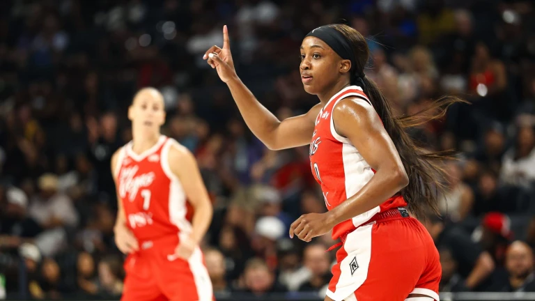 TST Images: Aces defeat the Sun, 101-78, at Michelob ULTRA Arena