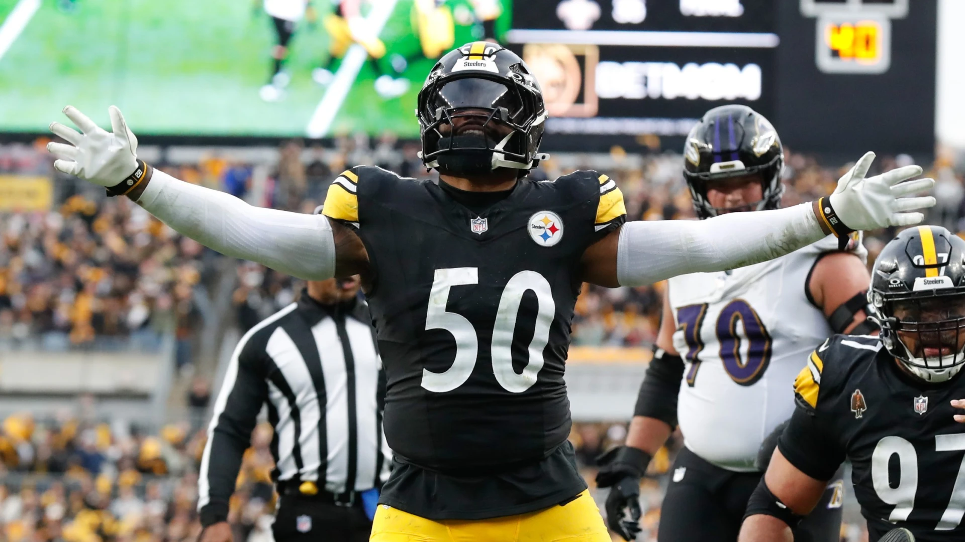 Steelers Elandon Roberts Has No Off Switch Even In the Preseason
