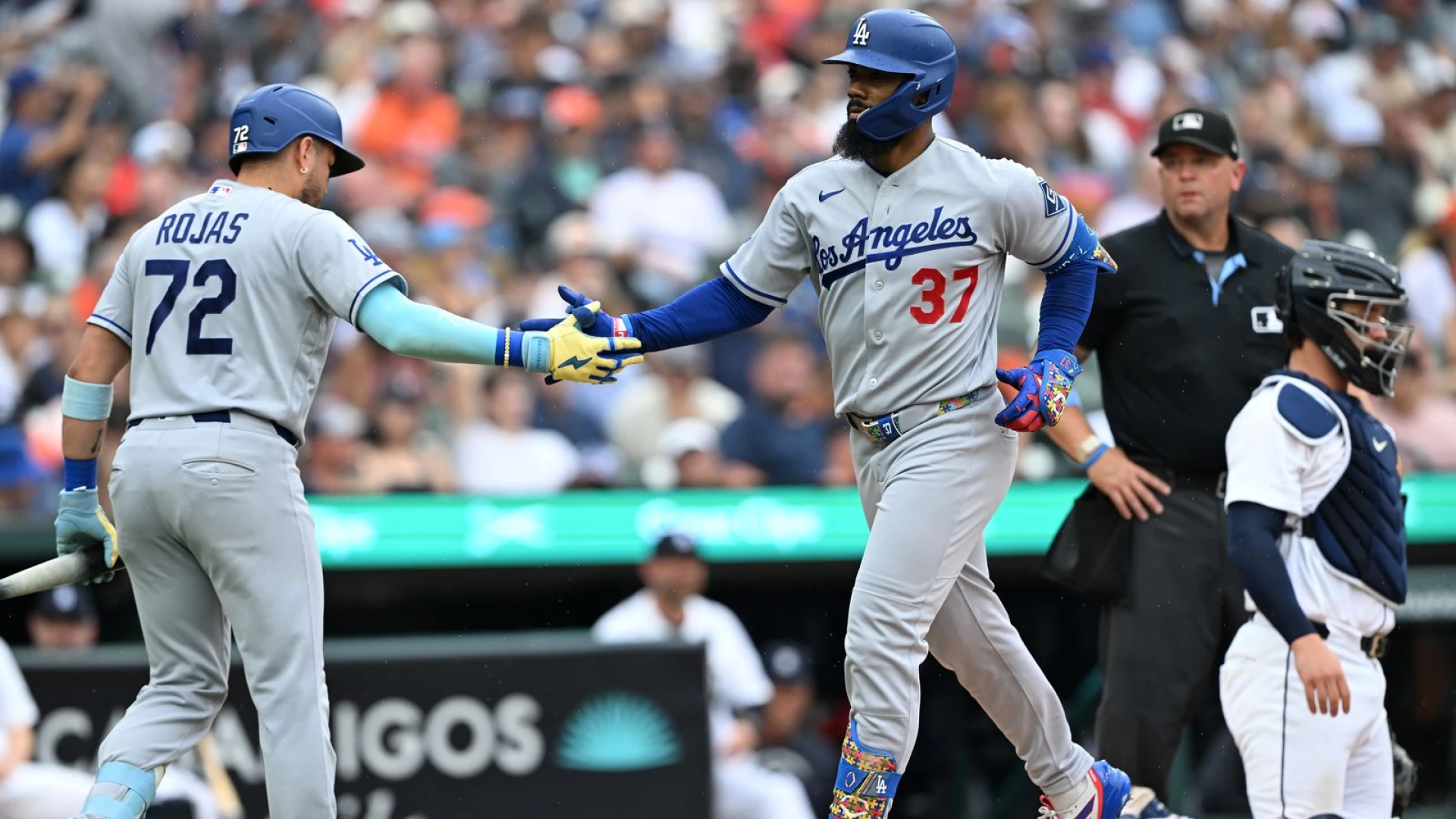 Hernández's homer powers Dodgers past Tigers