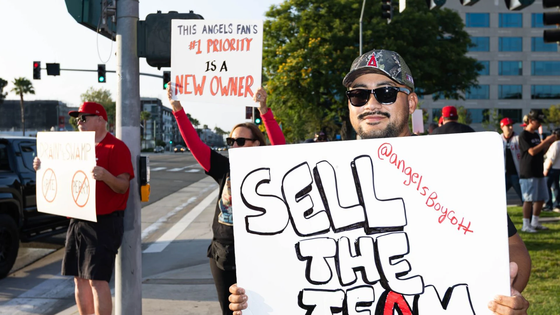 Arte Moreno sells majority ownership of Angels to Stan Kroenke