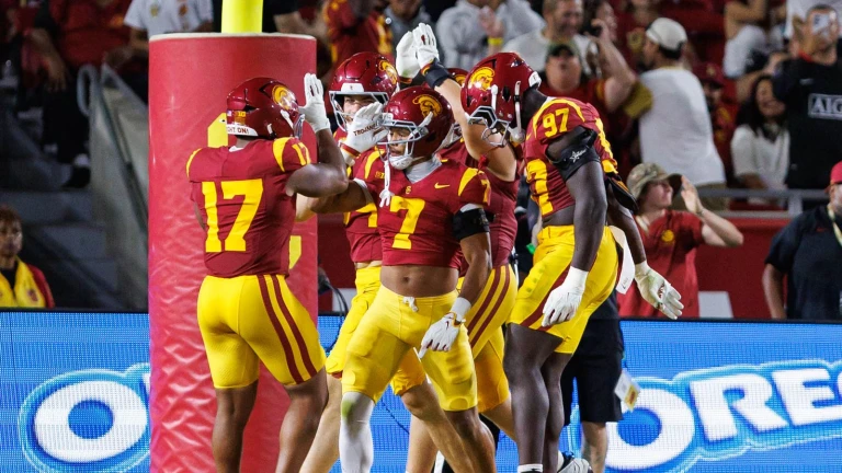 USC cruises to shutout victory over Fresno State behind dominant defensive outing