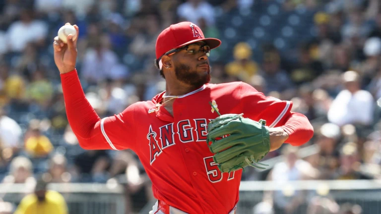 Angels fall in pitcher's duel with Pirates, 1-0