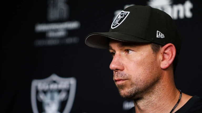Klint Kubiak's 2-minute “phone calls” habit is winning over Raiders GM John Spytek