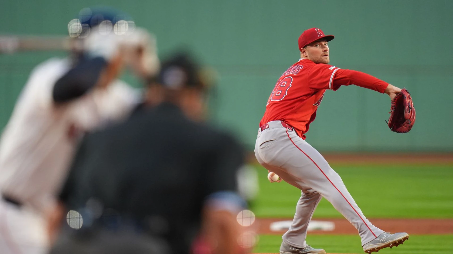 Detmers adds to torrid stretch in Angels win