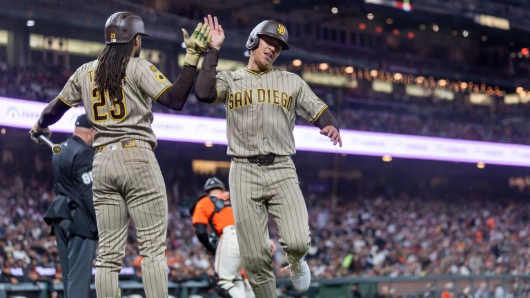 Five-run third lifts Padres past Giants