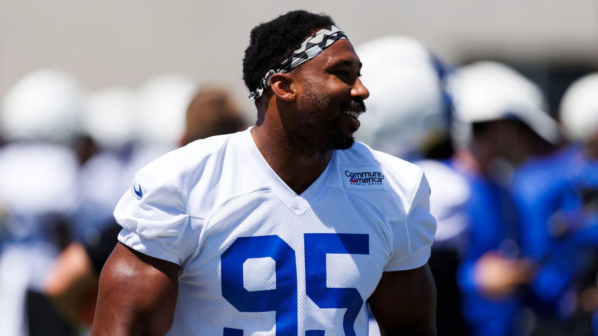 Myles Garrett headed for knee surgery, injured reserve after difficult Rams debut