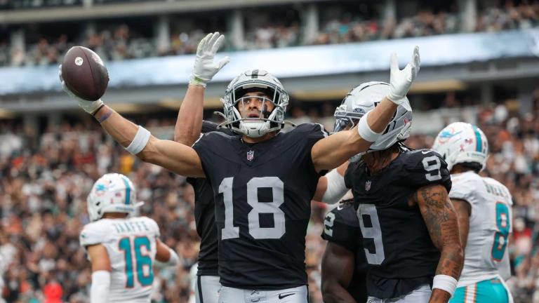 TST Images: Raiders defeat Dolphins, 27-13 at Allegiant Stadium