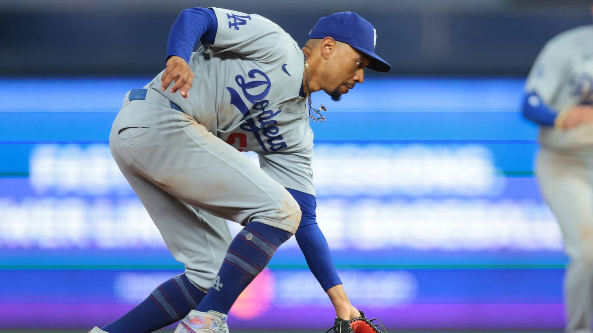 Dodgers squander ninth-inning lead as Marlins walk off, 6-4