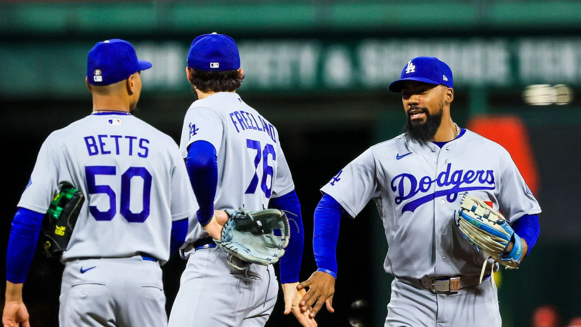 Dodgers clinch 14th consecutive postseason berth in Cincinnati