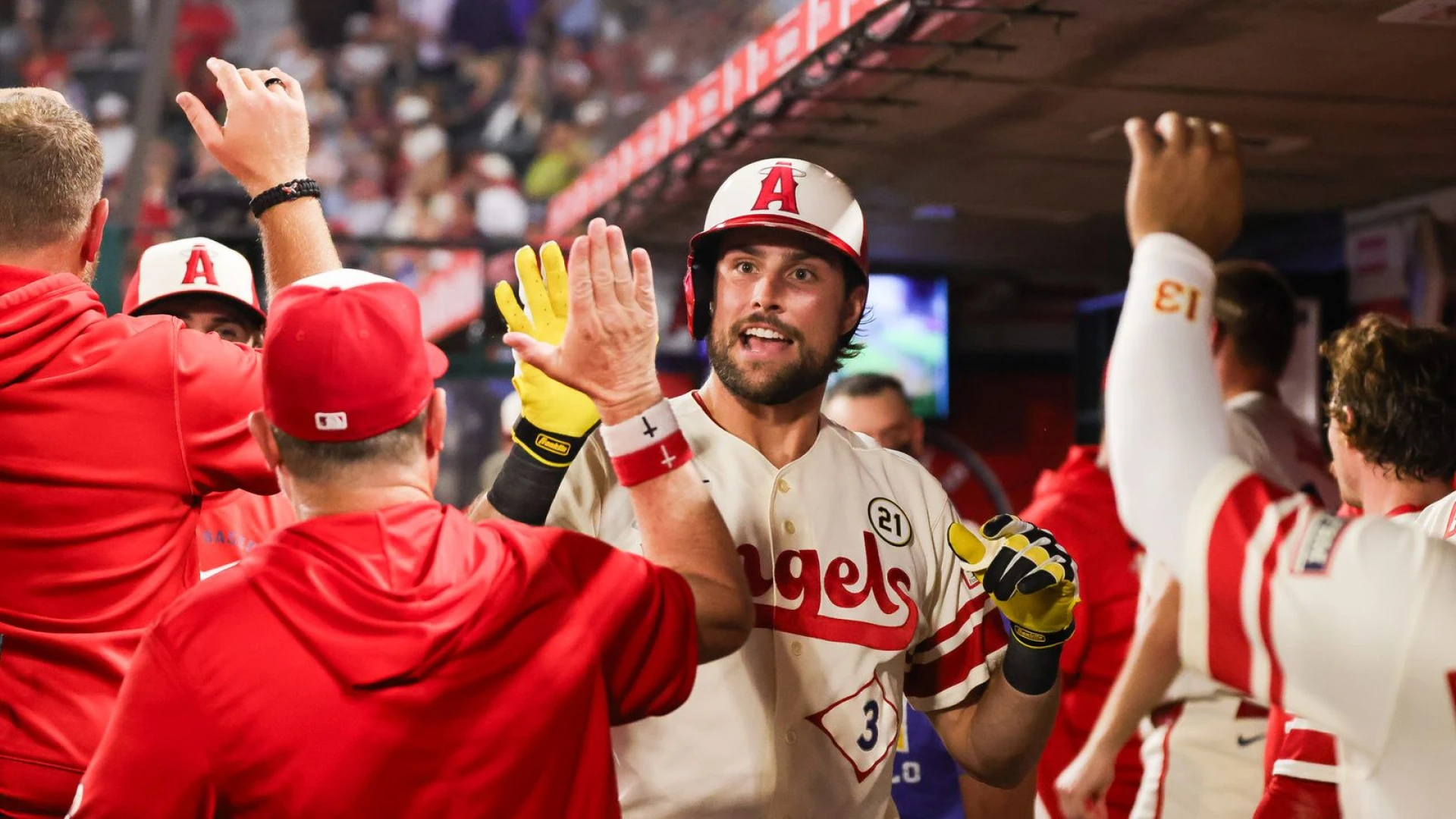 Lowe’s two-strike homer capitalizes Johnson’s strong outing in win over Mariners