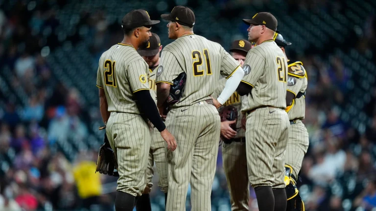 Padres' win streak snapped as Carrigg and Rox even series