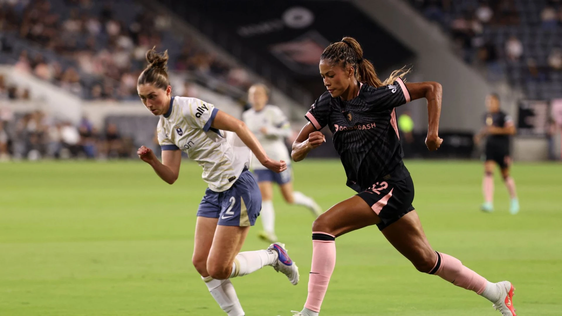 Angel City reaches 10 wins for first time, keeps playoff hopes alive with 3-1 victory over Seattle