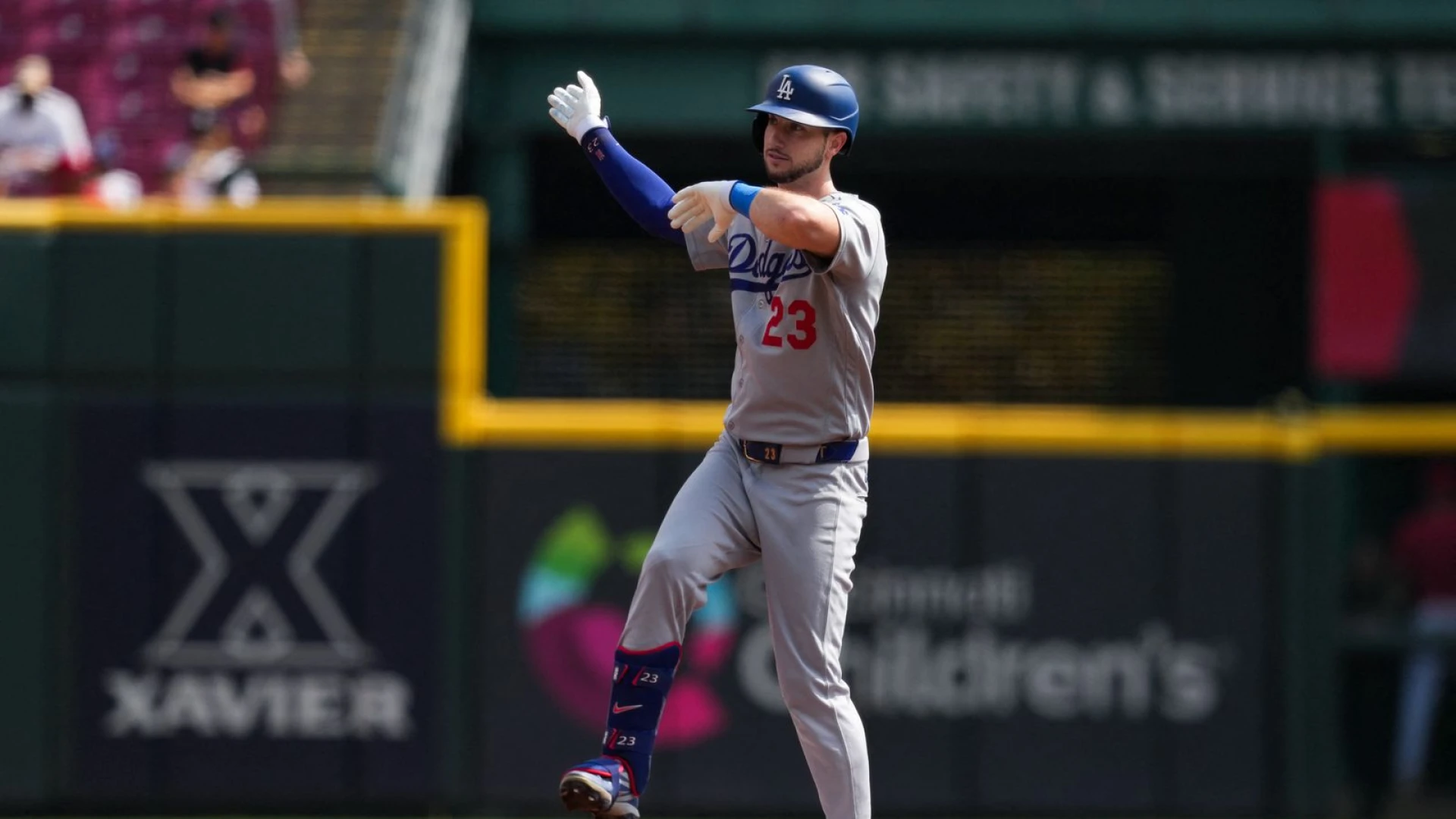 Dodgers Clinch NL West With 8-2 Win Over Reds