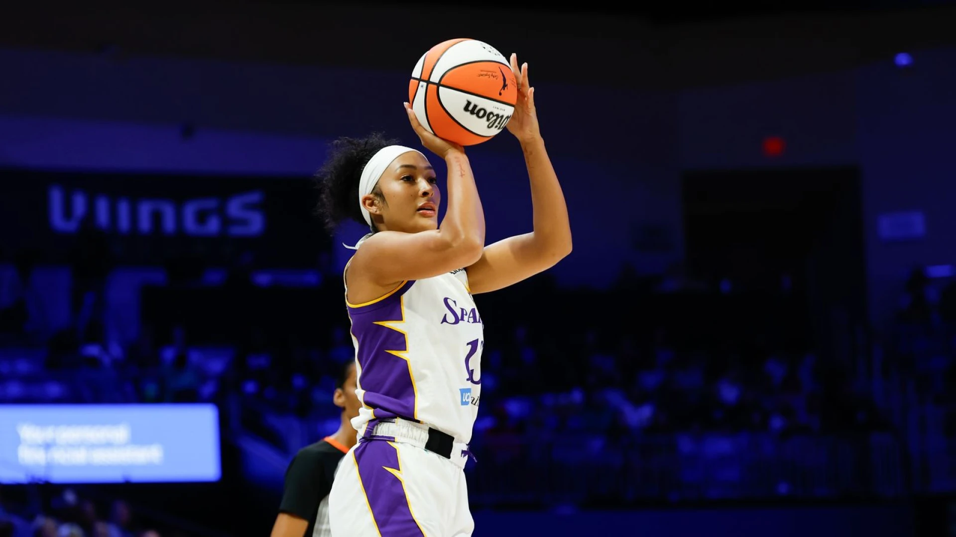 Aaliyah Nye takes the court for the first time with the Sparks