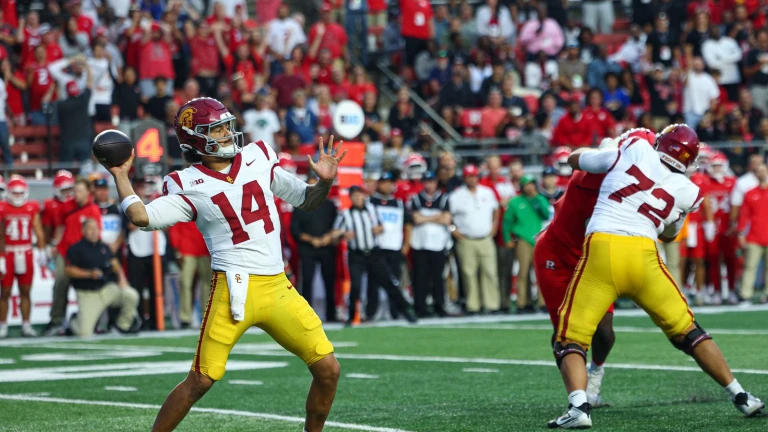 4-0 and rolling, USC's offense still wants more against Oregon