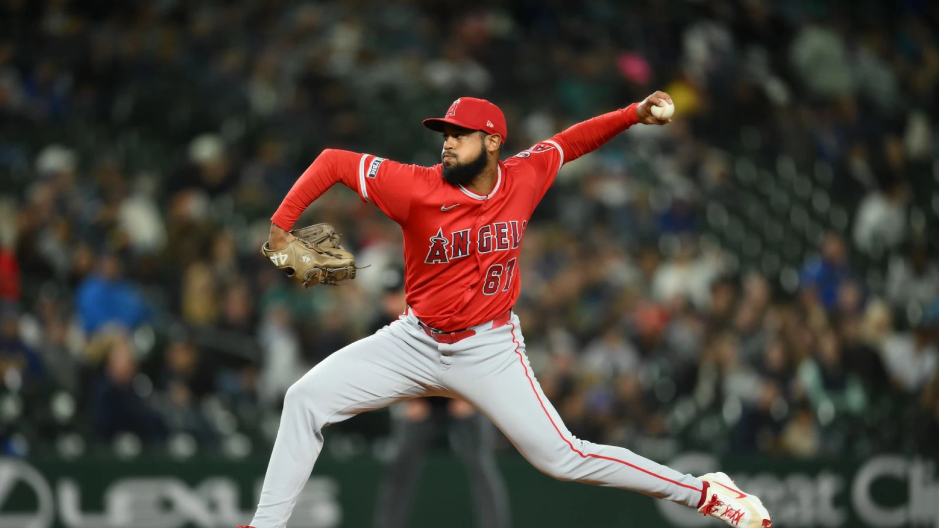 Moore's two-run double lifts Angels over Mariners