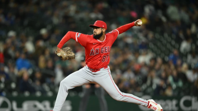 Moore's two-run double lifts Angels over Mariners