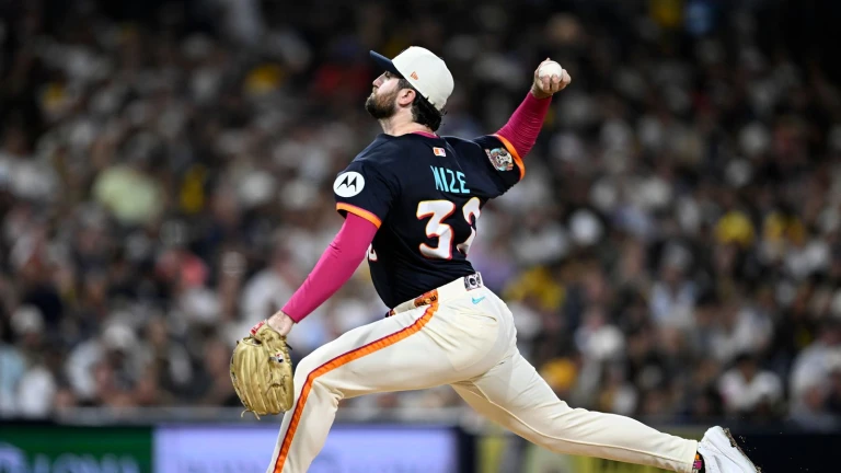 Padres can’t clinch home field as desperate Diamondbacks keep hopes alive