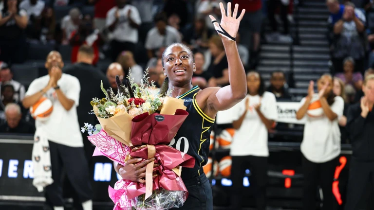 Players, coaches give their flowers to Nneka Ogwumike