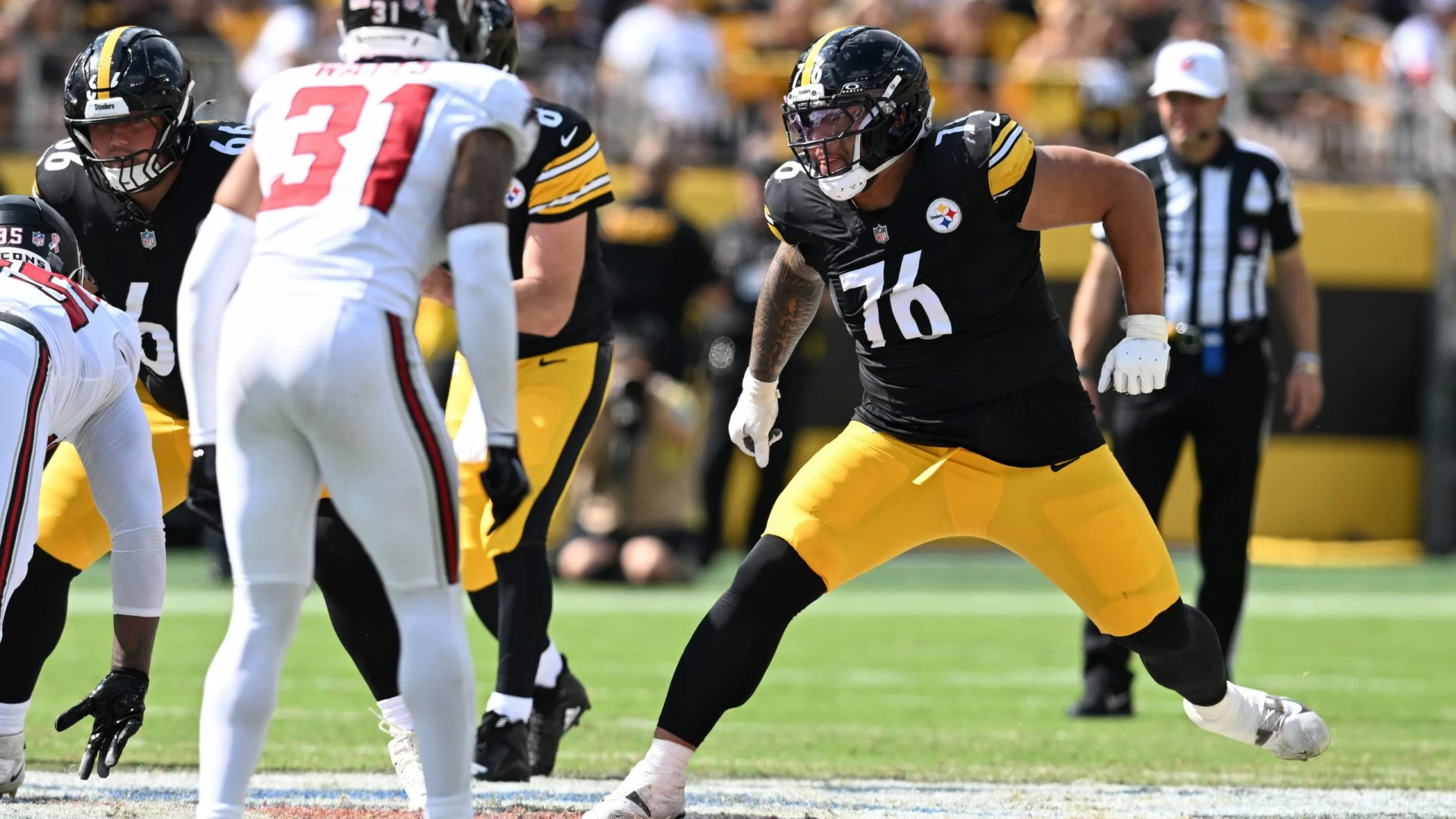 No More Musical Chairs? Steelers’ Revamped Right Side Starts to Look the Part