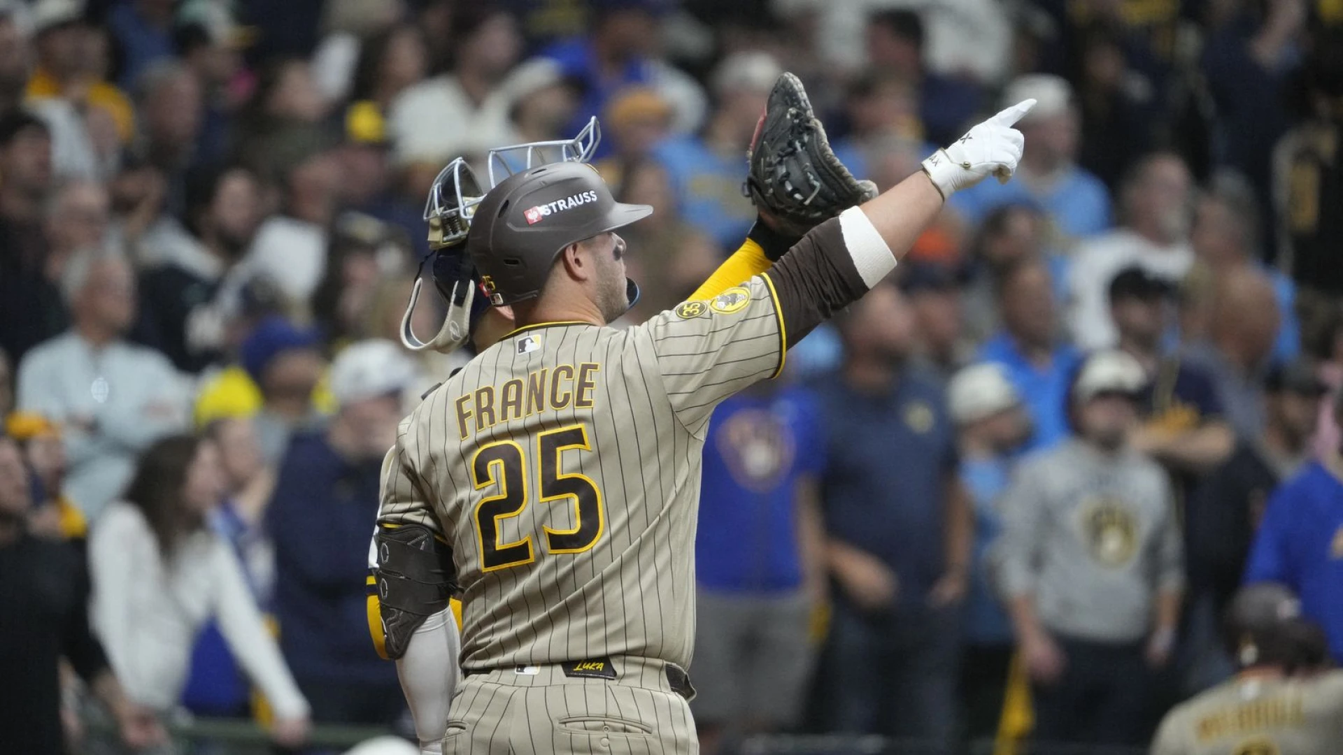 Padres drop NLDS opener as Brewers rally behind pair of home runs